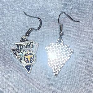 Tennessee Titans Dangle Earrings - Blue & Gold Team Logo